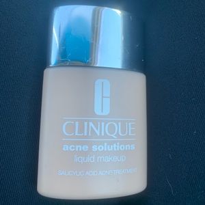 CLINIQUE Acne Solutions Liquid Makeup